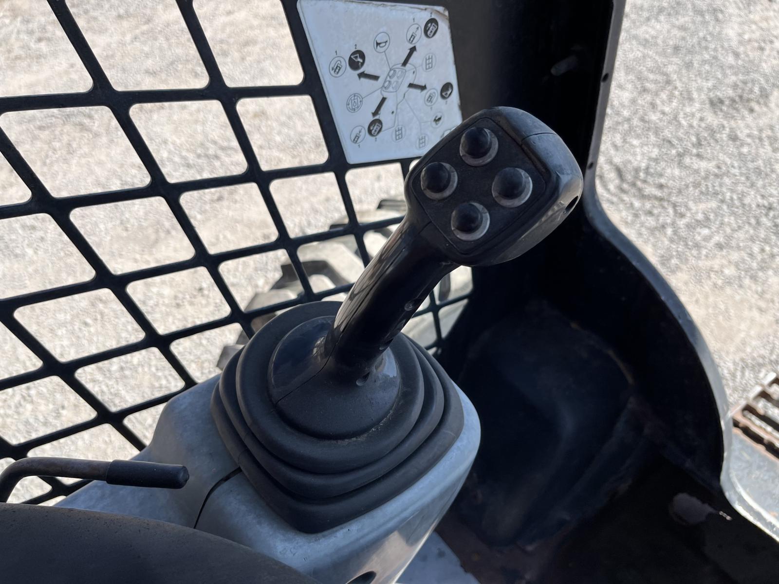 ./imagenes/INVOICE/2019/16437/MINI CATERPILLAR 262D (16).JPG